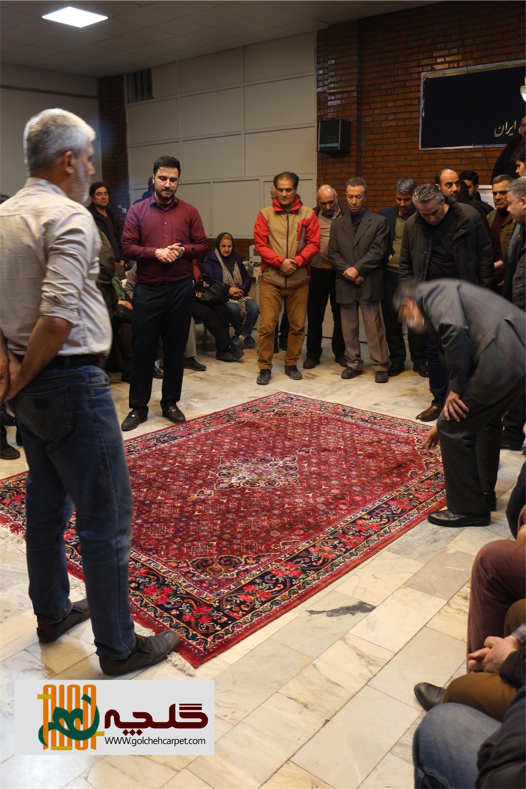 فرش هایی که چوب حراج می خورند