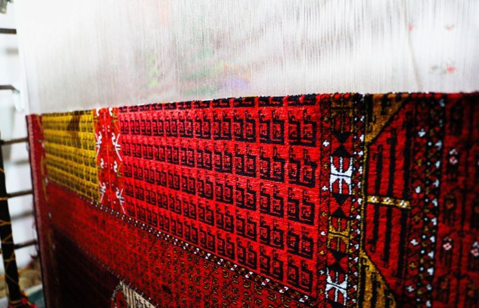 فرش ترکمن گرفتار در شیب کند تولید