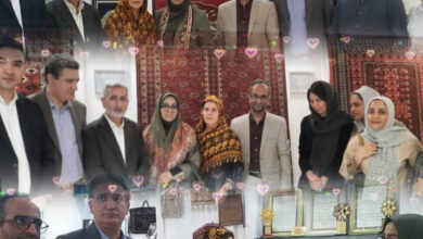 Photo of عکس یادگاری رییس مرکز ملی فرش با فروشنده فرش قاچاق افغانستانی